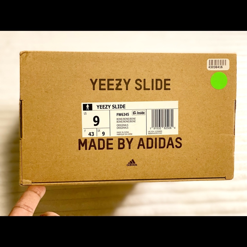 YEEZY SLIDE “BONE”